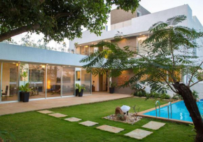 El House by StayVista - Unwind in a Villa with Pool and Lush Lawn